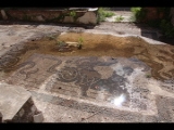 05472 ostia - regio iii - insula x - terme dei sette sapienti (iii,x,2) - raum 21 - tepidarium - mitte - mosaik - nereide auf seeungeheuer - 2015.jpg